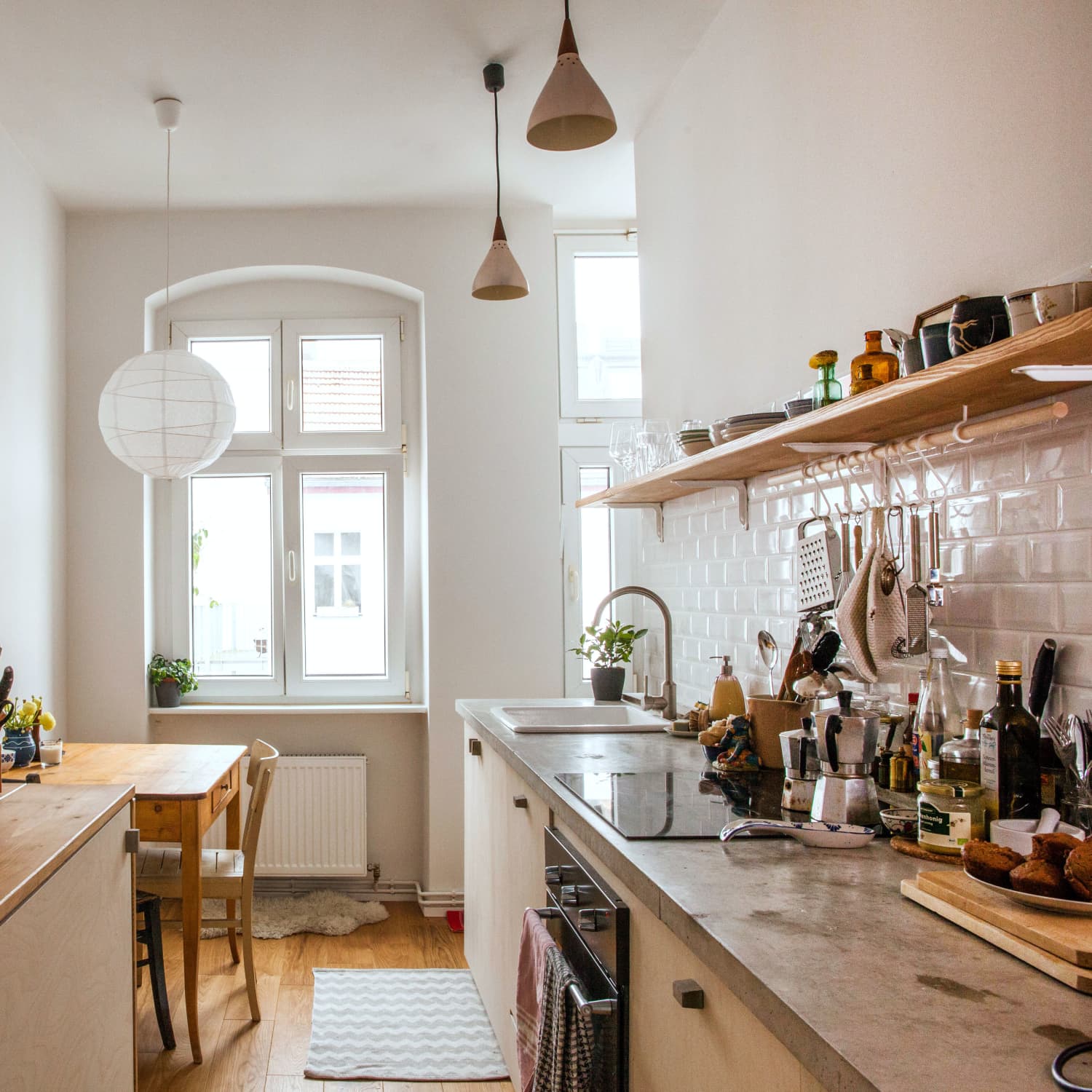 Galley kitchen lighting outlet